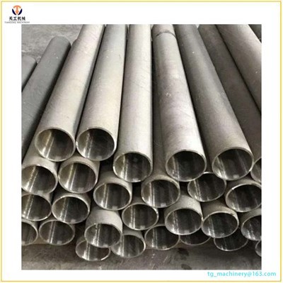 Odstredivo vrhnuté potrubie odolné voči opotrebeniu